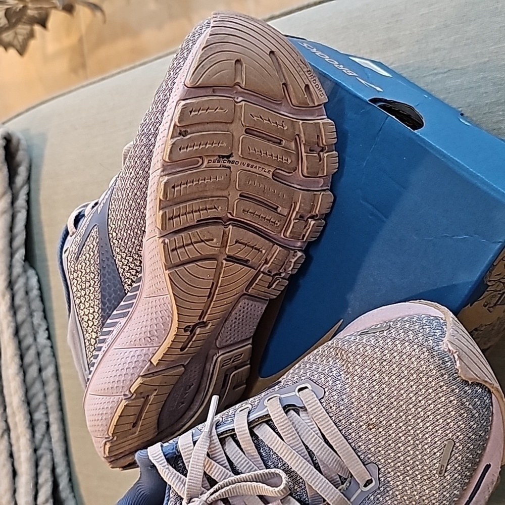 Brooks sneakers - Picture 6 of 8